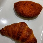 ブランジェ 浅野屋 - 浅野屋カレーパン367円と国産小麦の発酵バタークロワッサン 324円