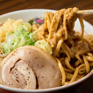並盛、大盛、特盛をすべて同じ値段でご提供！追い飯も無料◎