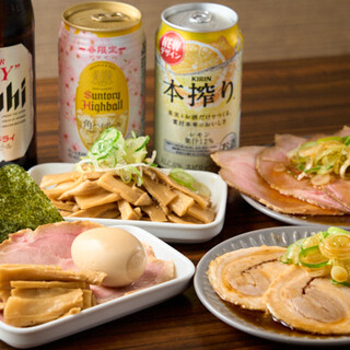 各種おつまみ盛りをツマミに◎仕事終わりの最初の一杯を当店で♪