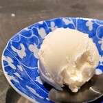 KABUKI餃子 - クリームチーズのジェラート