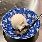 KABUKI餃子 - クリームチーズのジェラート