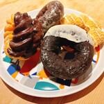 ミスタードーナツ - 料理写真:ポン・デ・ゴールデンストロベリー 205円、チョコレート 172円、エンゼルフレンチ 183円、フレークチョコ&ホイップ 205円