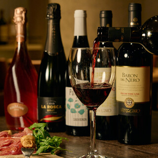 ボトルワインが3190円〜！お得なハッピーアワーも必見♪