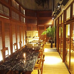 ベトナミーズ・シクロ - 大理石のテーブル