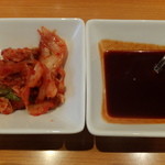 ホエーどん亭 - トッピングのキムチと「うま辛」