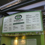 three twins icecream - 看板の絵が微妙で(苦笑)