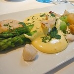 シュマン - グリーンアスパラのポシェ　帆立とミル貝のべニエ　オランデーズソース