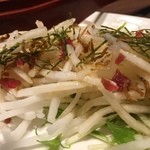 Iroha Nihoheto - 大根とじゃこのサラダ