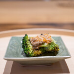 温石 - 2025.2 アカザエビの味噌と卵を乗せた 朝採れブロッコリー炭火焼き