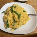 銀座餃子 - ニンニクの芽、シラス、卵炒め。