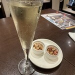 俺のフレンチ - 付き出し　　スパークリングワイン白