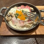 俺のフレンチ - キノコとベーコンのエスファード温玉乗せ