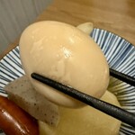 吟乃月 - お通し(おでん盛り合わせ)の玉子