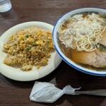 洋食 ひらおか  - ワンタンメンにチャーハンセット…