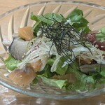 浅草 ASA虎 - 海鮮サラダはたくさんの種類のお刺身