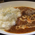 カフェ メゾン - チキンカレー。酸味が強くなく美味しい。