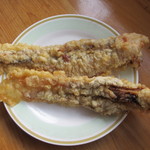 西端手打 上戸うどん - ゲソ天　１００円。相方の分と一緒にひとつのお皿で～♡　えっ？キモイ？