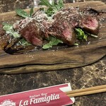 イタリアン バール ラ ファミーリア - 増田牛の炭火焼きタリアータ