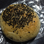 テシナ - 黒ゴマあんパン