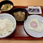 なか卯 - 料理写真:目玉焼き牛小鉢朝食