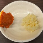 飛べ豚 - 別皿のニンニクとカラミソ
