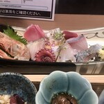 よし紀 - 追加の十種のお造り　¥2,500- 価格設定に疑問あり
