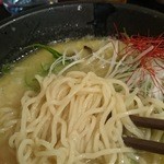京都祇園 泉 麺家 - 細めのストレート麺