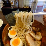 麺や がぶや - 麺は全粒粉でモッチリと良い感じの噛み応えがある♪