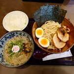 麺や がぶや - ●特製濃厚豚骨魚介つけ麺　1,490円

●麺　冷盛り

■ご飯は大、中、小が選べるので
●ご飯　大　無料

合計　1,490円　を注文してみた

特製なので全部載せの状態となる