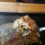 はま笑お好み焼き家 - そばは生麺を使用。もっちり柔らか食感の麺は好みの問題ですが個人的にはもう少しパリッと焼いたほうが好みかな^^