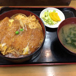 Oogiku - カツ丼。肉は薄いんだけど味は絶品。値段以上の満足度有り。