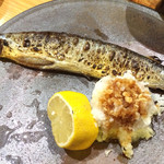 日本酒とビオワイン 立呑 奢酌楽 - 秋刀魚の塩焼き