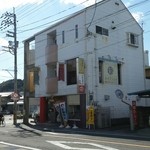 Hama Shou Okonomiyakiya - お店の外観(駐車場は店舗斜め向かいに４台分ぐらいあり)