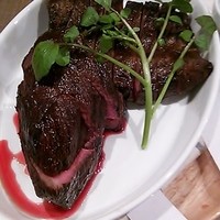 熟成和牛ステーキグリルド エイジング・ビーフ 横浜店 - 手前カメノコ/奥 タテバラともに200g 