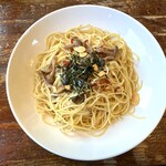 プティ・シャ - きのこと唐辛子のガーリックスパゲティ