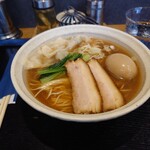 濃厚煮干そば 丸にたちばな - 雲呑のっけ　味玉をプラス 