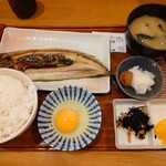 ひもの野郎 - ご飯大盛無料なので、後半はたまごご飯です。1190円税込