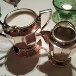 レストラン・パッション - 左はシュガーポット、右はクリームポット。