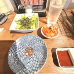 焼肉すだく - キムチ、サラダ