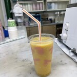 足利屋 - 今日のミックスジュースはりんご、バナナ、パイナップル、みかん