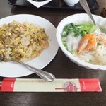 Café Sambal - 料理写真:海鮮チャーハンと麺