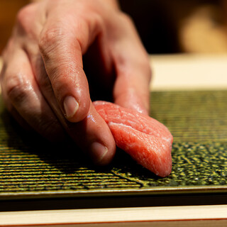おまかせ握りコース。熟練の握りと逸品料理が奏でる至高のひと時