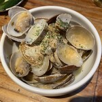 大衆イタリアン酒場 ばくりこ - あさりの白ワイン蒸し539円