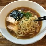 麺屋 一八 - しっかり腰のある茹で加減でスープの乗りもよい麺だと思います