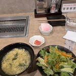 俺之燒肉 博多 - サラダ。スープお代わり可
