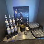 NORTH LOUNGE - 