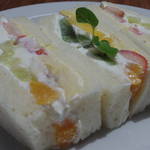 セントル ザ・ベーカリー - フルーツサンドイッチ