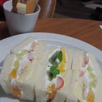 セントル ザ・ベーカリー - フルーツサンドイッチ