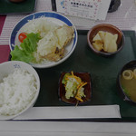和歌山市役所14階 食堂 - 【ワンコインランチ】 鶏肉の七味タルタル焼き