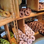 I’m donut? - ドーナツたち。やっぱパン屋みたいに包みとかして欲しいなぁ